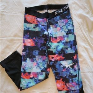 NIKE floral cropped leggings